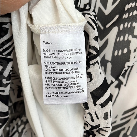 ALFANI NWOT Sheer Black and White City Graphic Flowy Blouse and Tank, Size M - Picture 10 of 11